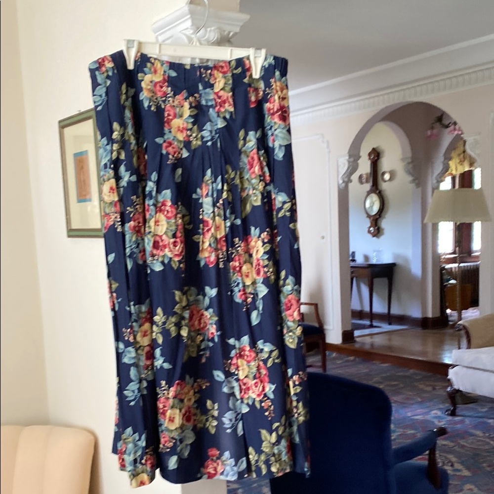 Talbots Pleated Fit and Flare Navy Skirt Pink & Yellow Roses & Green Leaves L